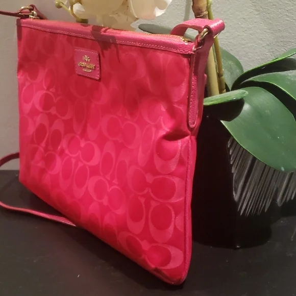 ❣️💫MARK DOWN💫❣️ Coach Hot Pink Bag - Picture 3 of 13